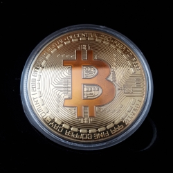 Сувенирна монета Bitcoin в кутия
